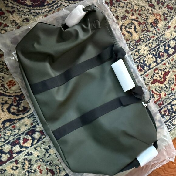 RAINS HILO WEEKEND BAG W3 in GREEN - ONE SIZE - Picture 5 of 7